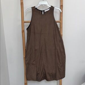 Relaxed Sleeveless Shift Dress in Rich Brown